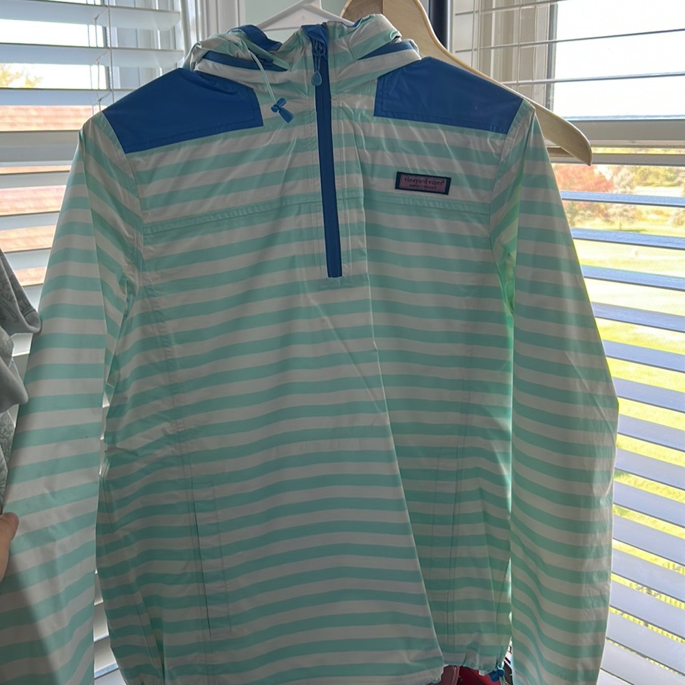 Vineyard Vines quarter zip raincoat with drawstring waist and zip away hood